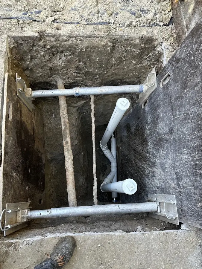 Experienced plumber completing Drain Cleaning work in Seal Beach